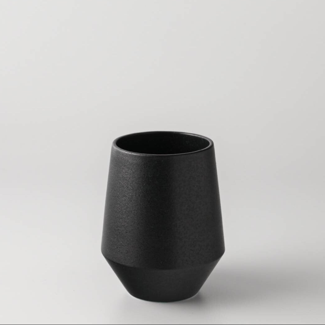 美濃燒|Frustum 陶瓷茶杯 黑釉-杯壺器具-晋山窯ヤマツ-七時雜貨 700zakka