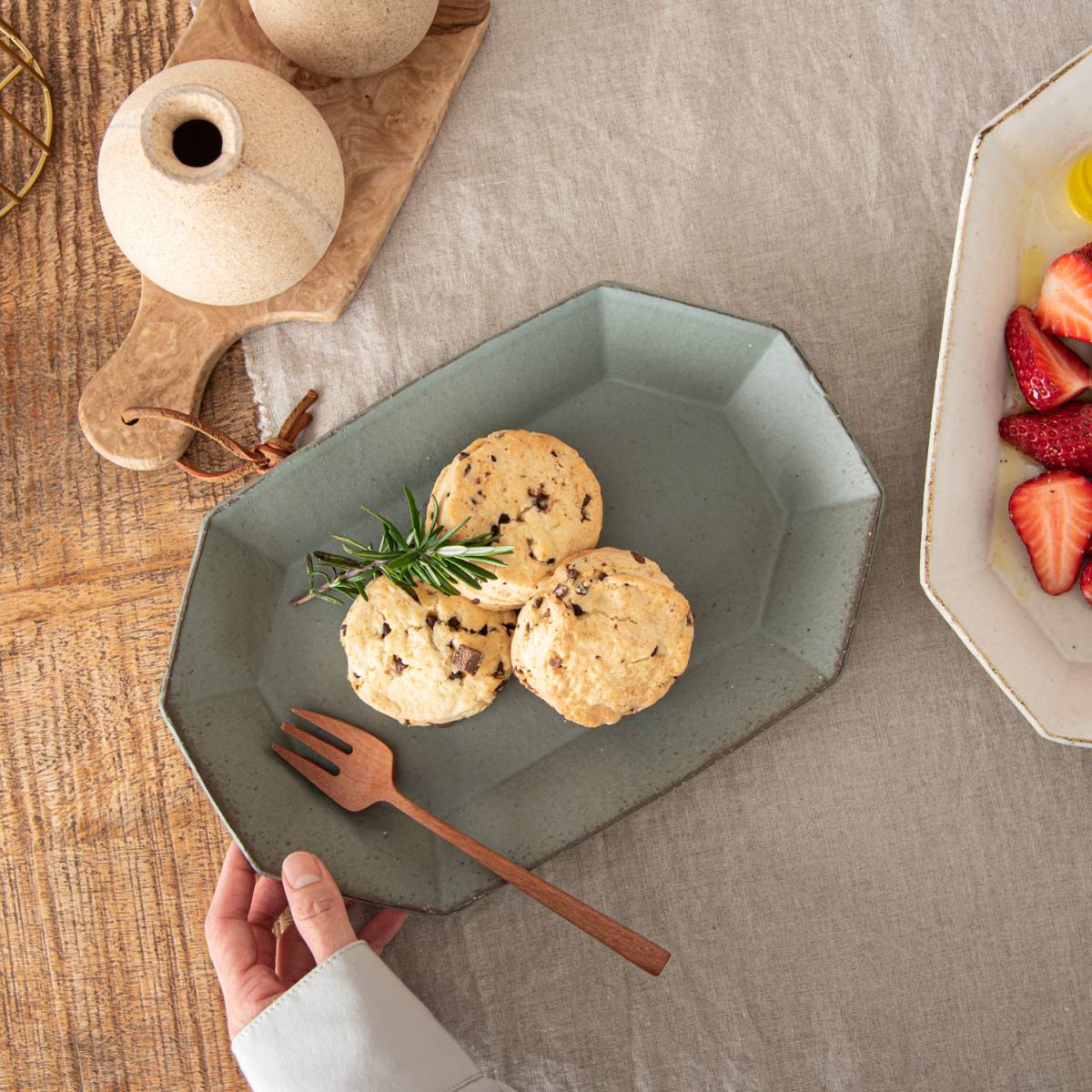 美濃燒|angle手工八角陶瓷長盤 灰綠色-餐桌食器-寿山窯-七時雜貨 700zakka