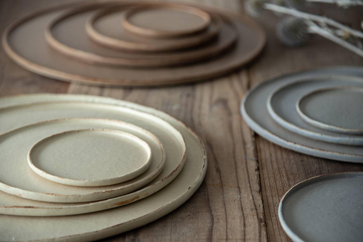 美濃燒|branche手工陶瓷圓盤 香草白-餐桌食器-寿山窯-七時雜貨 700zakka