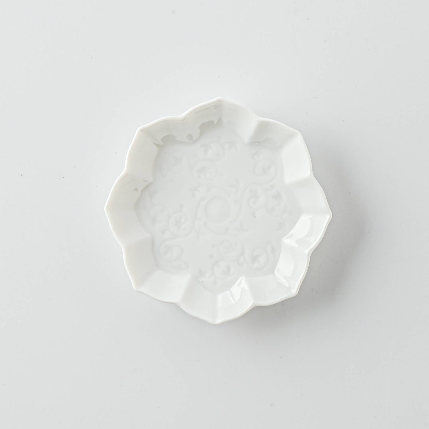 美濃燒|楽.gaku 八稜鏡浮雕醬油碟 白磁-餐桌食器-深山 miyama-七時雜貨 700zakka