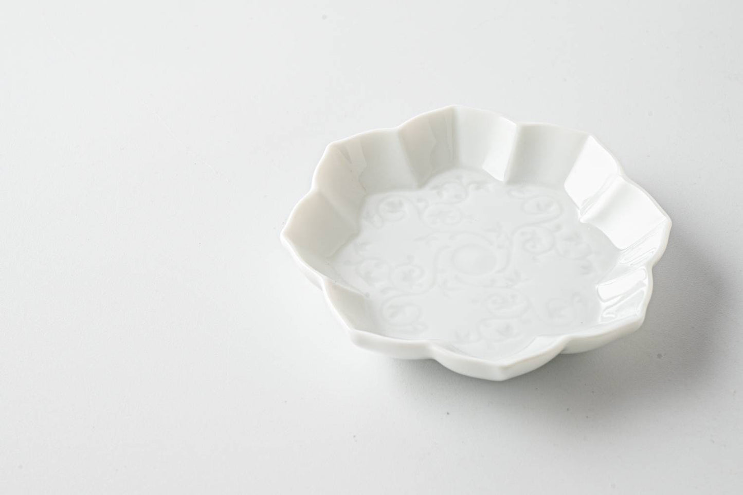 美濃燒|楽.gaku 八稜鏡浮雕醬油碟 白磁-餐桌食器-深山 miyama-七時雜貨 700zakka