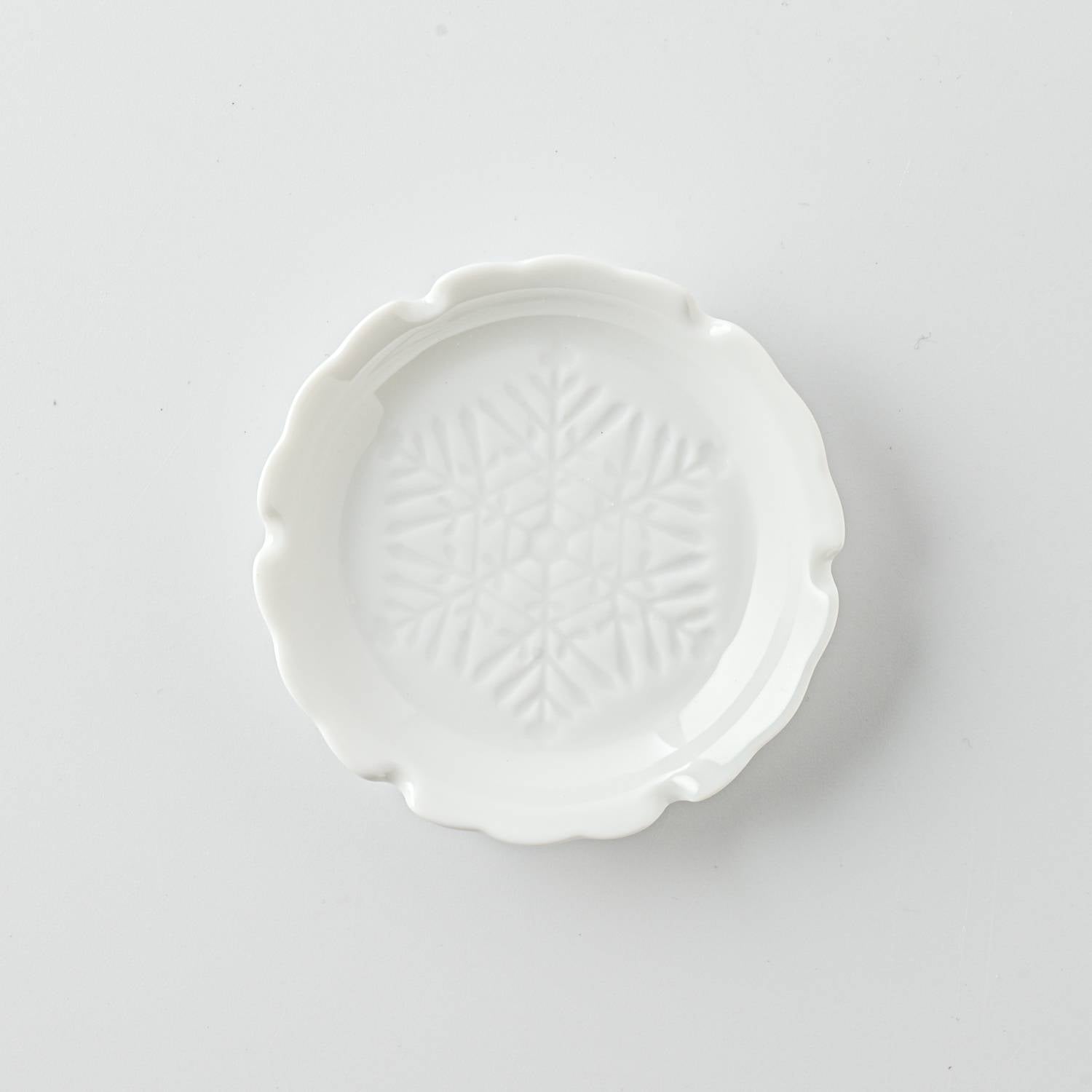 美濃燒|楽.gaku 雪花浮雕醬油碟 白磁-餐桌食器-深山 miyama-七時雜貨 700zakka