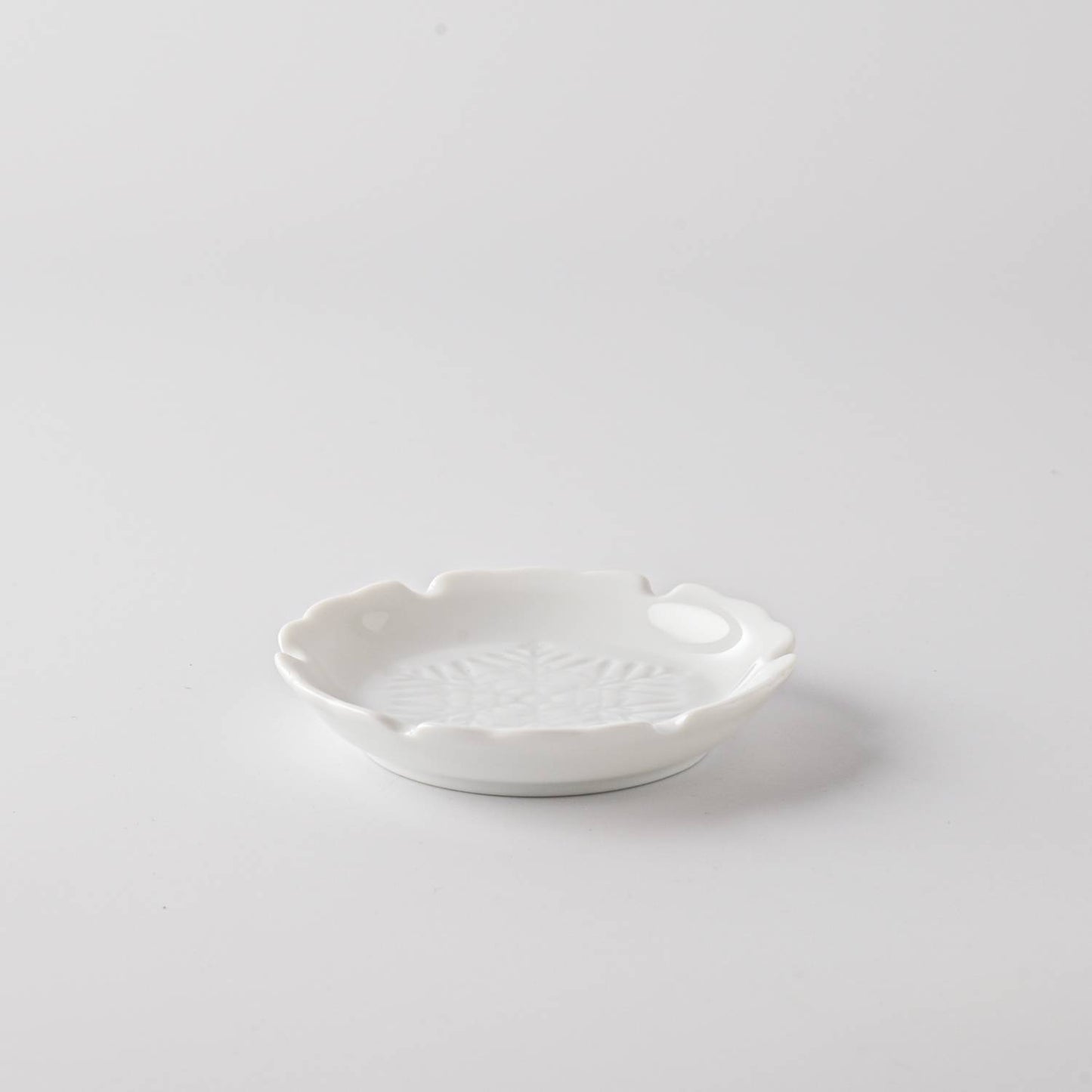 美濃燒|楽.gaku 雪花浮雕醬油碟 白磁-餐桌食器-深山 miyama-七時雜貨 700zakka