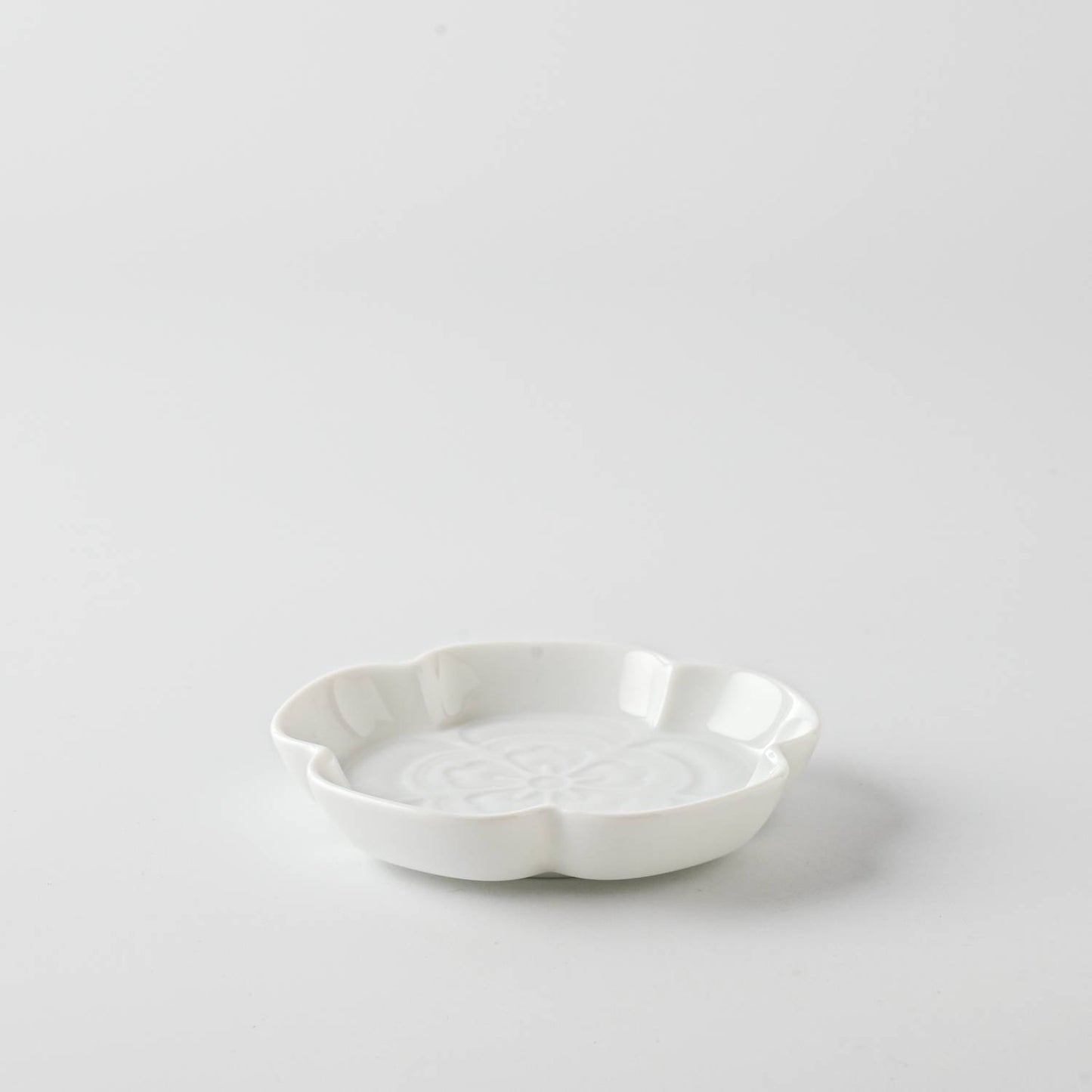 美濃燒|楽.gaku 木瓜紋浮雕醬油碟 白磁-餐桌食器-深山 miyama-七時雜貨 700zakka