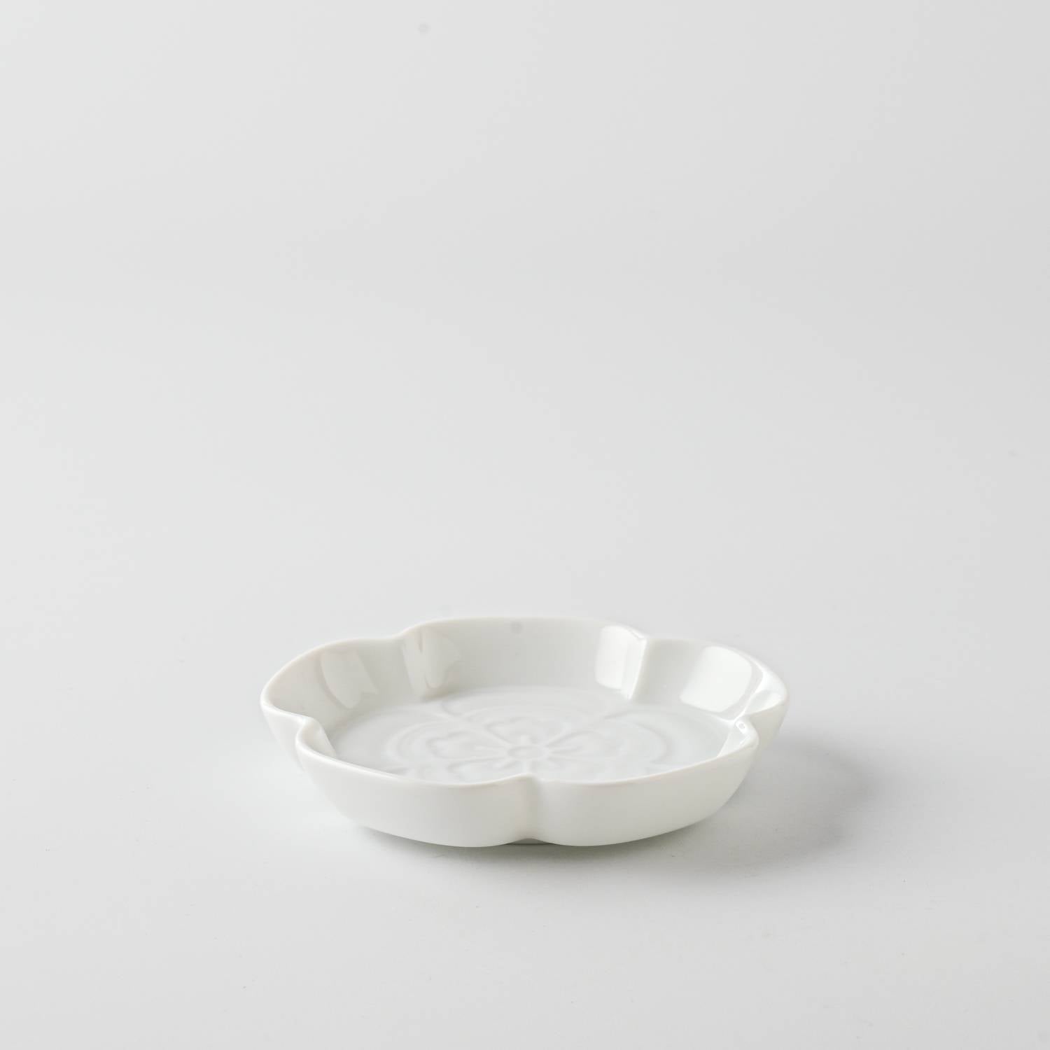 美濃燒|楽.gaku 木瓜紋浮雕醬油碟 白磁-餐桌食器-深山 miyama-七時雜貨 700zakka